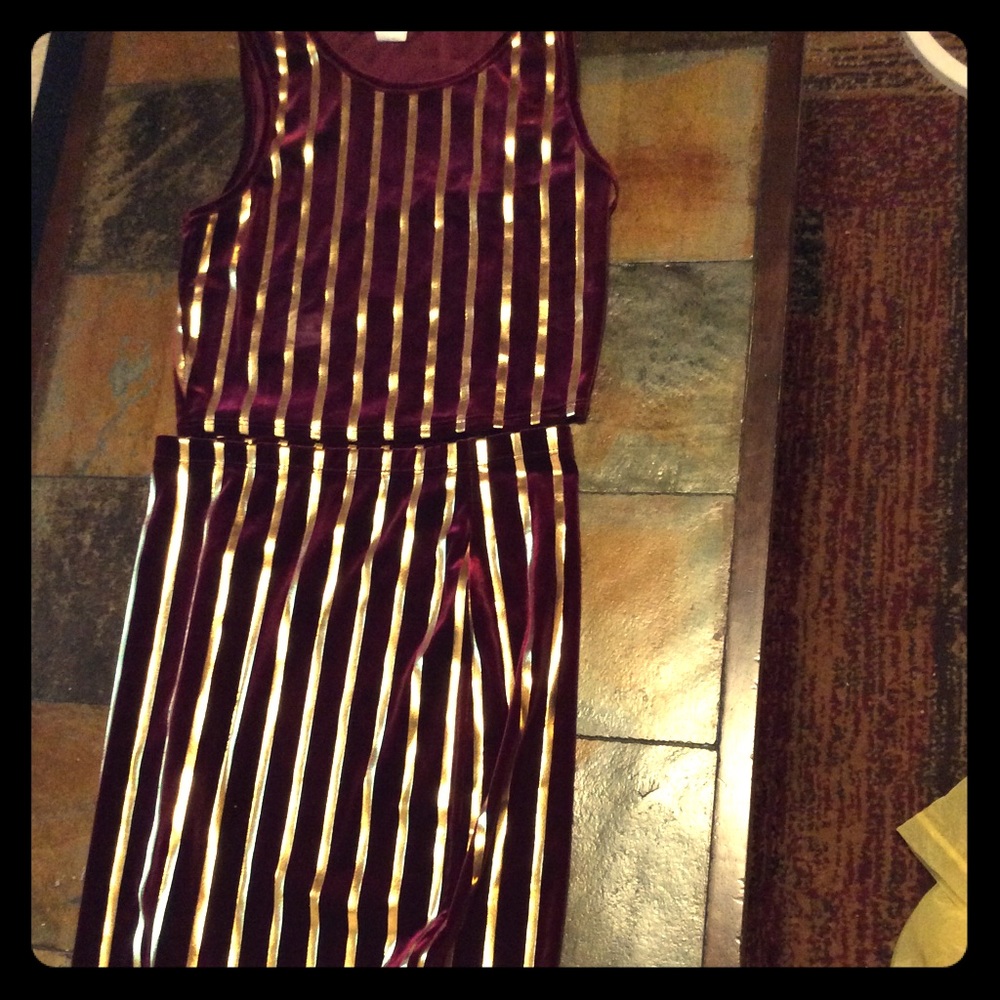 2 piece stripe set.